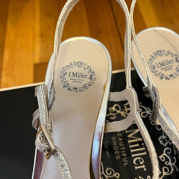 I Miller silver sparkle shoes size 9 1/2 M - Picture 6 of 6